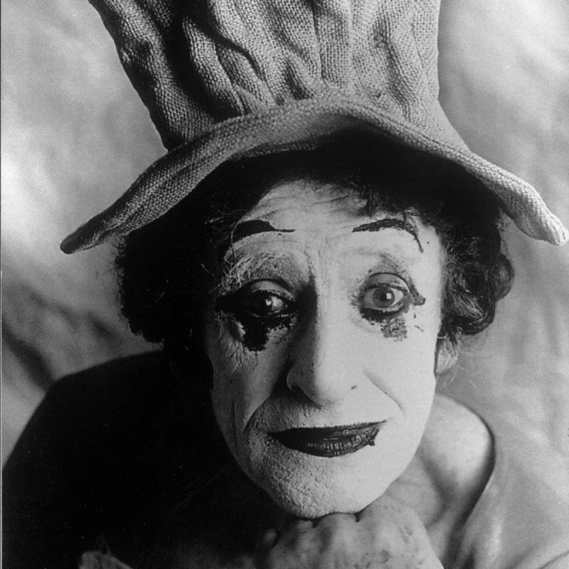 Durante una de sus tantas visitas a Buenos Aires, el mimo francés, maestro de la sutileza y profundamente comprometido con la libertad, presentó a su personaje Bip en Lo mejor de Marcel Marceau en dos funciones en la sala Martín Coronado.