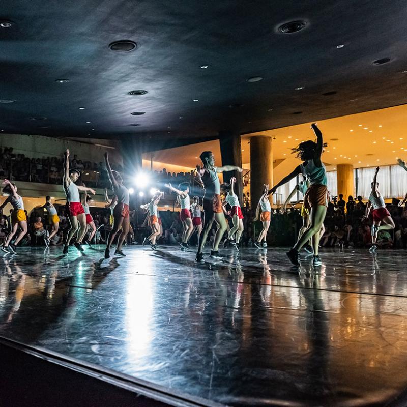 coreografía y dirección de Josefina Gorostiza. Con el Ballet Contemporáneo del Teatro San Martín.
PROGRAMA I del Ballet Contemporáneo del Teatro San Martín, dirigido por Andrea Chinetti y co-dirigido por Miguel Ángel Elías.
