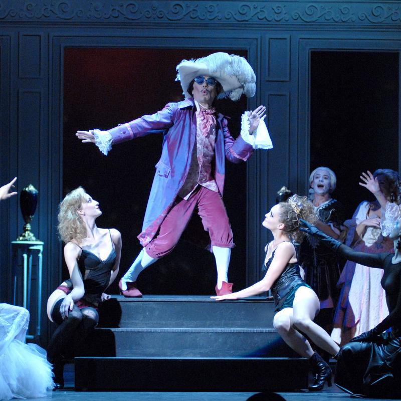 de Molière, dirigida por Willy Landín. Con Graciela Araujo, Hernán Boglio-ne, Guido Bonacossa, Luis Campos, Manuel Coggiola, Amalia de Camillis, Sofia Gavito, Juan José Hair, Tony Lestingi, Matías Mancilla, José Marquez, Rocío Mer-cado, María Luz Morteo, Laura Mouge, Verónica Pelaccini, Gimena Ries-tra, Sebastián Rosso, Eugenia Stanovnik, Sebastián Suñé, Rita Terranova, Florencia Vecino.
Sala Martín Coronado
