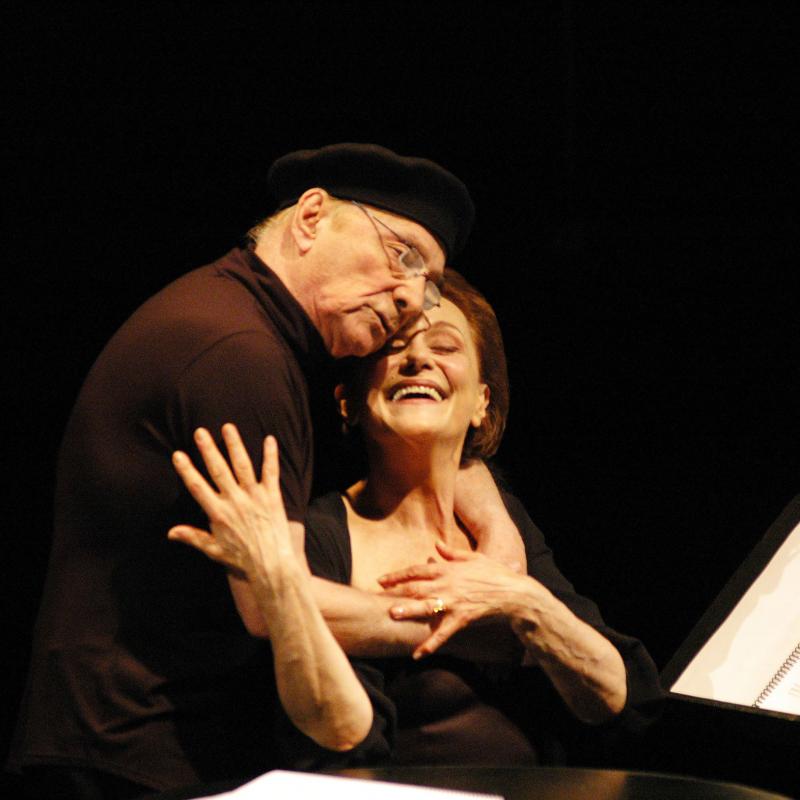 INCRUSTACIONES (LE PALAIS DE LA REINE)
de Chantal Thomas, dirigida por Alfredo Arias. Con Alfredo Arias/Jorge Luz, Mari-lú Marini.
Sala Casacuberta
