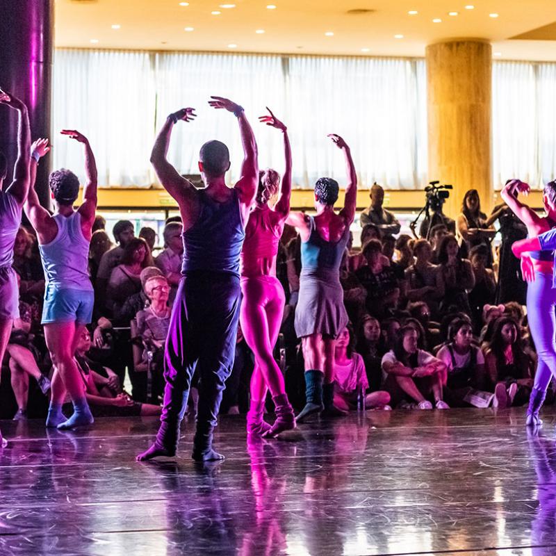 coreografía y dirección de Laura Figueiras y Carla Rímola. Con el Ballet Contemporáneo del Teatro San Martín.
PROGRAMA I del Ballet Contemporáneo del Teatro San Martín, dirigido por Andrea Chinetti y co-dirigido por Miguel Ángel Elías.
