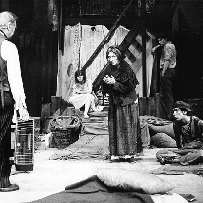 de Armando y Enrique Santos Discépolo, dirigido por Santángelo. Con Fernando Labat, Niní Gambier, Mario Alarcón, Hugo Soto, Leopoldo Verona, Antonio Ugo, Adriana Filmus.
Sala Casacuberta
