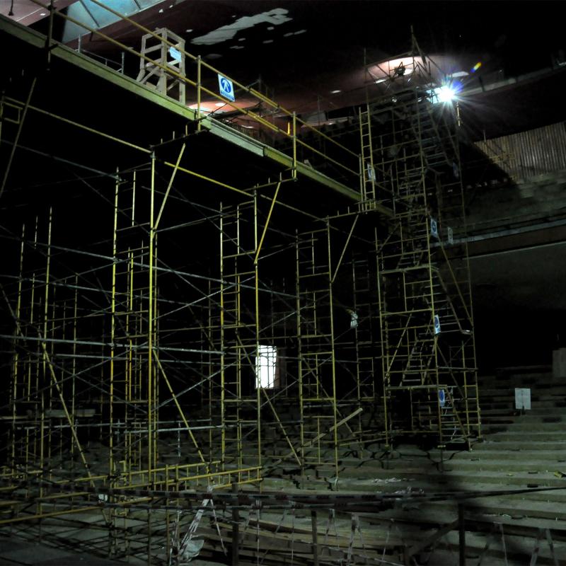 Renovación integral del edificio del Teatro San Martín. Sistemas eléctricos, de gas y de incendios, puesta en valor de oficinas y camarines, y la modernización de halls, espacios comunes y sanitarios.
