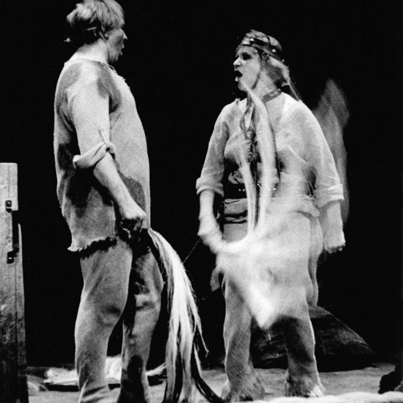 Una imagen de Los pequeños burgueses, dirigida por Gueorgui Tovstonógov, que presentara el elenco del Teatro Máximo Gorki de Leningrado.
