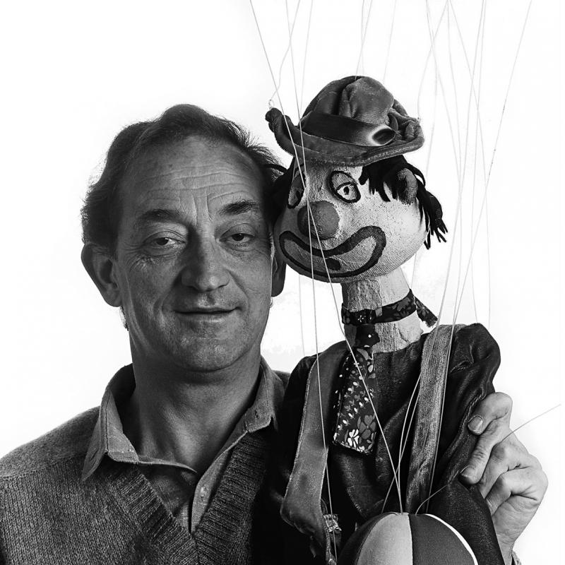 Creador y director del Grupo de titiriteros del Teatro San Martín.