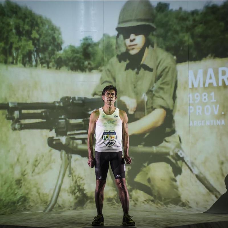espectáculo escrito y dirigido por Lola Arias. Con Lou Armour, David Jackson, Gabriel Sagastume, Ruben Otero, Sukrim Rai, Marcelo Vallejo. 
Sala Casacuberta