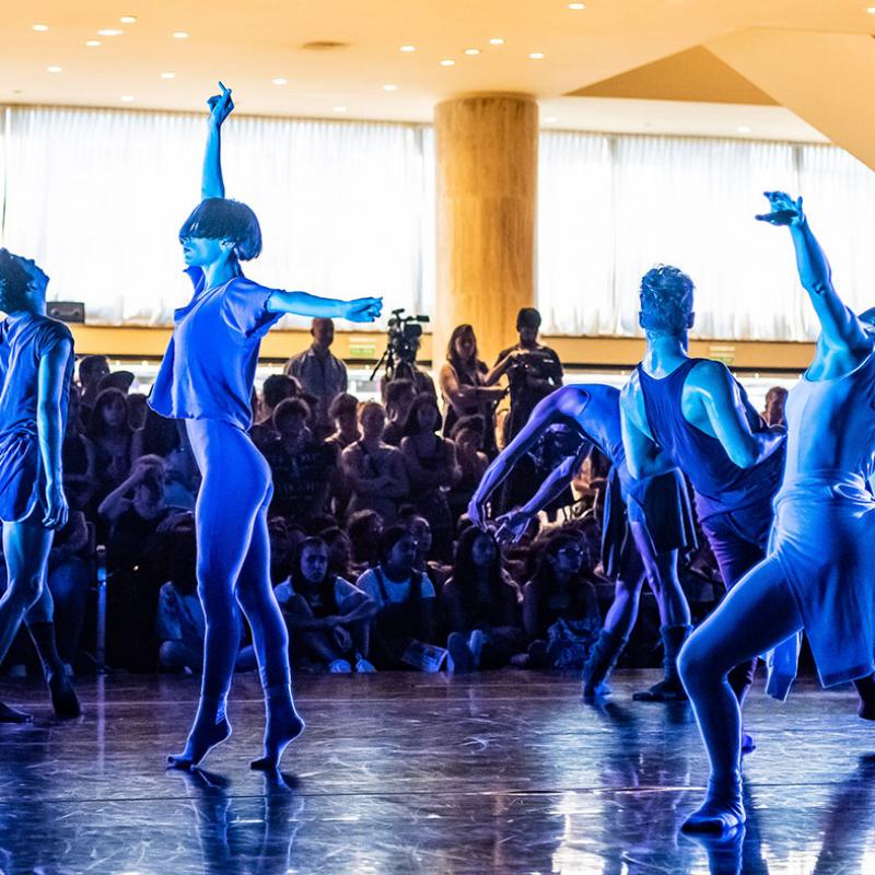 coreografía y dirección de Laura Figueiras y Carla Rímola. Con el Ballet Contemporáneo del Teatro San Martín.
PROGRAMA I del Ballet Contemporáneo del Teatro San Martín, dirigido por Andrea Chinetti y co-dirigido por Miguel Ángel Elías.