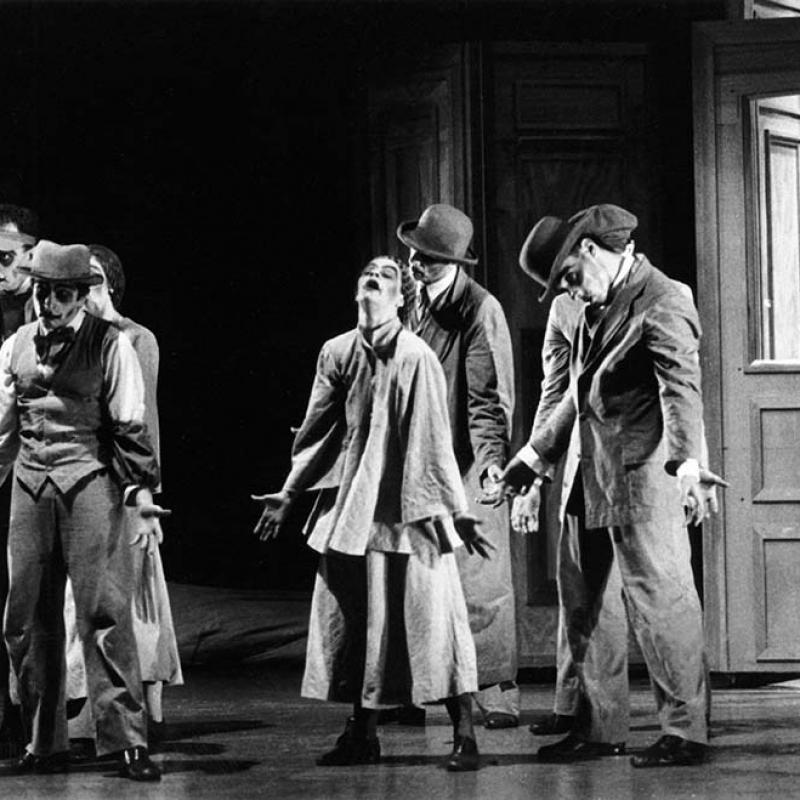 Coreografía de Ana Itelman basada en la obra de Nicolai Gógil. Ballet Contemporáneo del Teatro San Martín.
