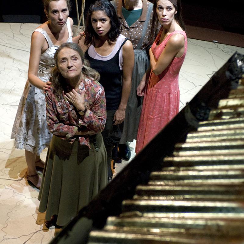 de Jean-Luc Lagarce, dirigido por Stella Galazzi. 
Con Graciela Araujo, Marta Lubos, Valentina Bassi, Paula Ituriza, Paloma Contreras. 
Sala Casacuberta