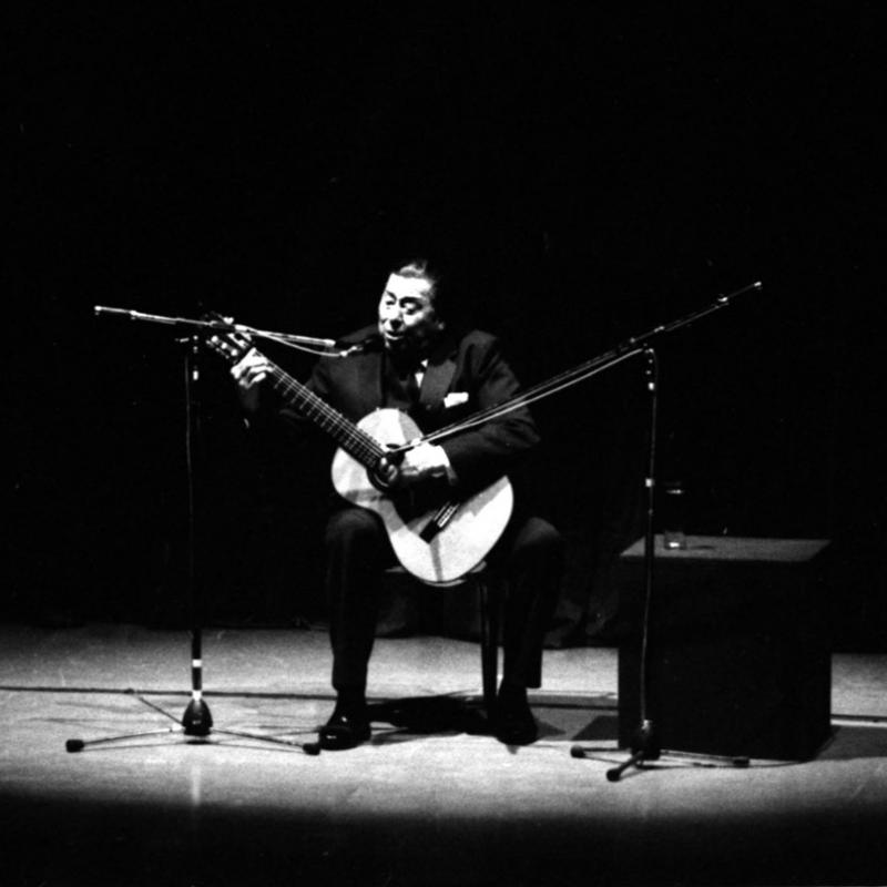 El maestro Yupanqui se presentó en la sala Martín Coronado, ocasión en la que se grabó el concierto que se materializó en la placa Testimonio II, que presenta temas como Monte callado, Le tengo rabia al silencio o El árbol, el río, el hombre.