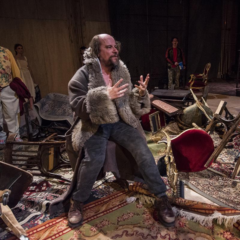 versión de Platónov de Antón Chéjov con dramaturgia y dirección de Guillermo Cacace. Con Lorena Vega, Javier Lorenzo, Laura Nevole, Horacio Acosta, Esteban Kukuriczka, Georgina Rey, Ignacio Rodríguez de Anca, Marcelo Subiotto, María Inés Sancerni, Fernando Contigiani García, Iván Moschner, Julián Marcove, Agustina Groba. 
Sala Casacuberta