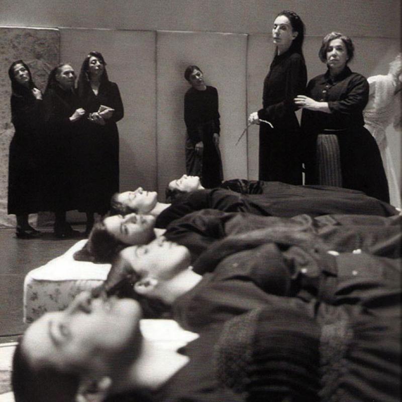 de Federico García Lorca, dirigida por Vivi Tellas. Con Moro Anghileri, Mirta Bu-snelli, Lucrecia Capello, Carolina Fal, Andrea Garrote, Irene Grassi, Livia Keppmann, Mausi Martínez, María Onetto, Nya Quesada, Muriel Santa Ana, Elena Tasisto.
Sala Martín Coronado
